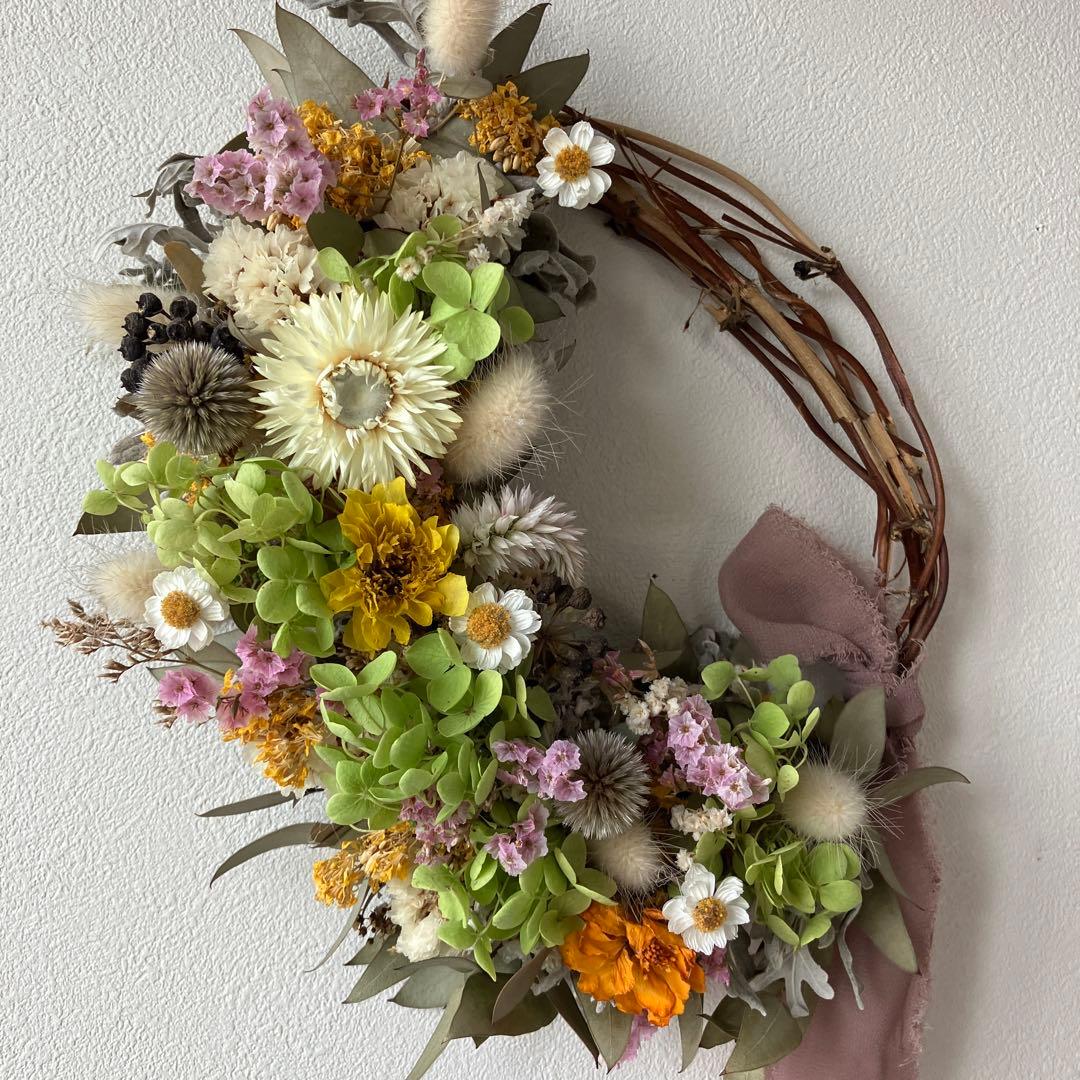 アナベルと元気が出るお花いっぱいリースマリーゴールドルリタマアザミ