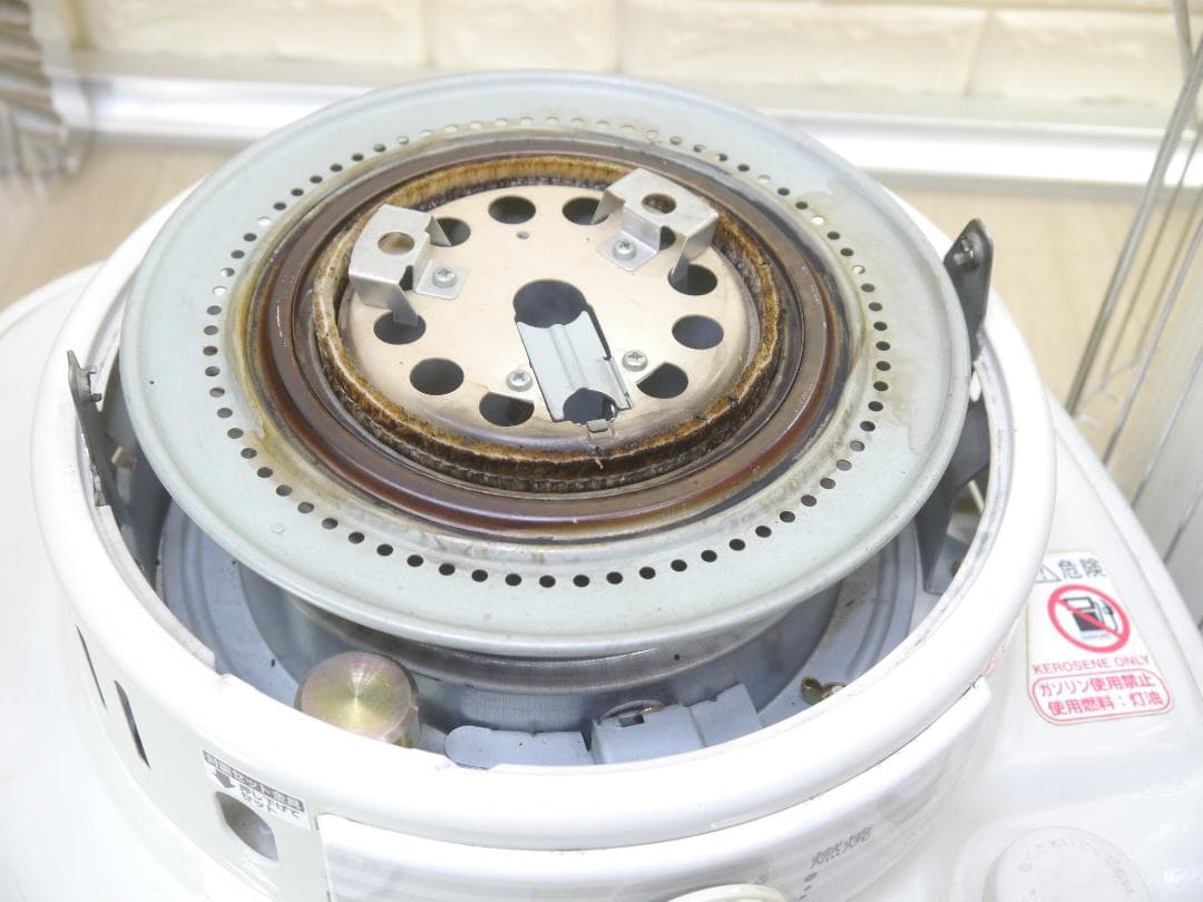 送料無料です。2014年 コロナ ホワイト 石油ストーブ 円筒形 CORONA