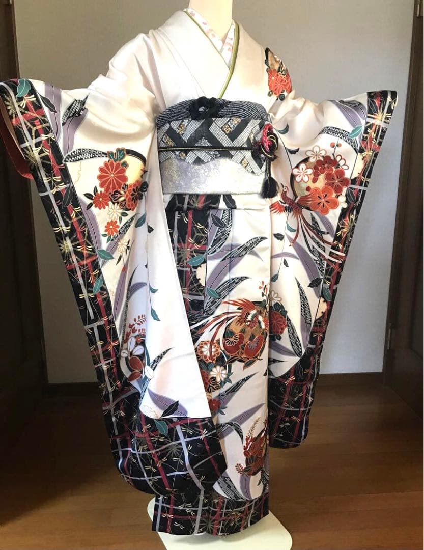 振袖フルセット　正絹　9点 白　伝統祝い花　尾長鶏　シックカッコイイ‼️振袖セット