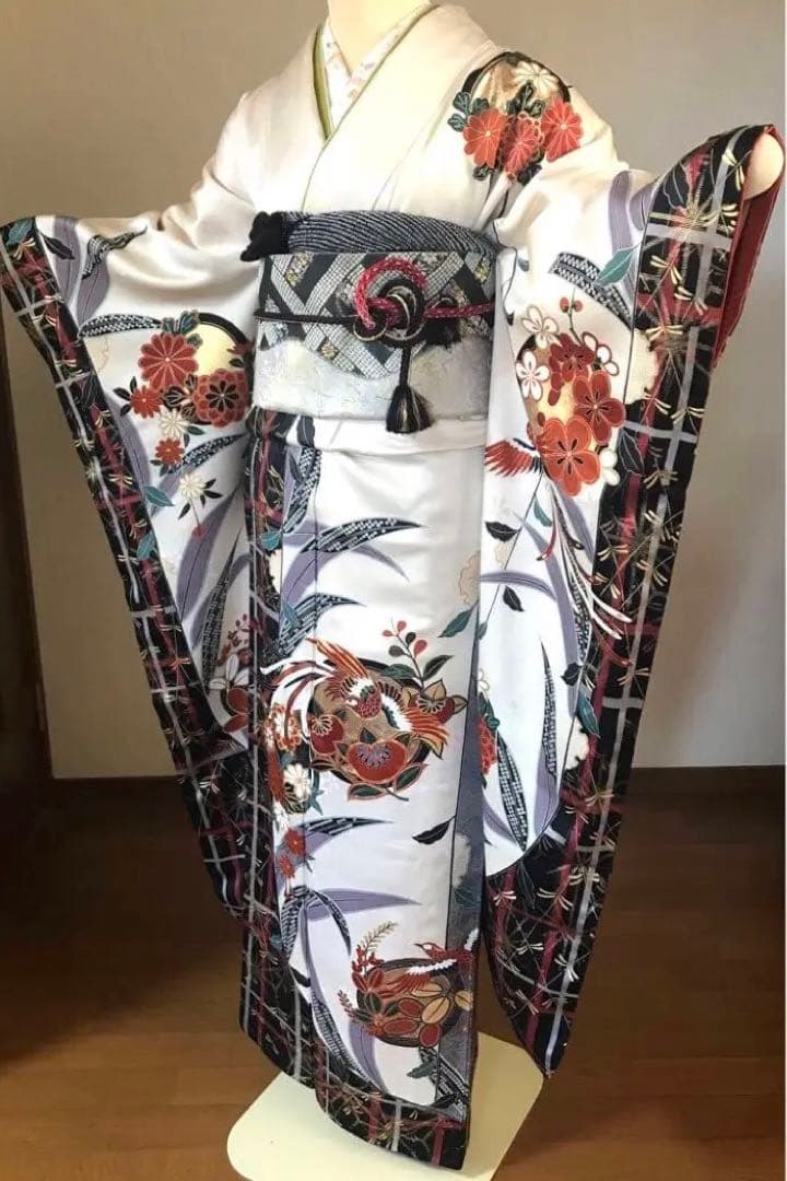 振袖フルセット　正絹　9点 白　伝統祝い花　尾長鶏　シックカッコイイ‼️振袖セット