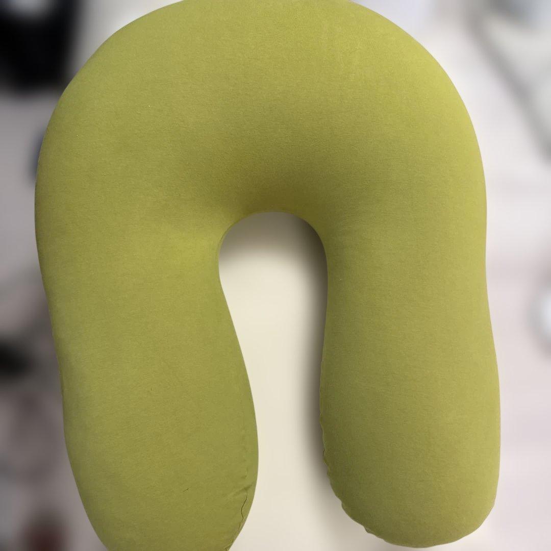 札幌引取　ヨギボープレミアムグリーン U字型 ビーズクッション