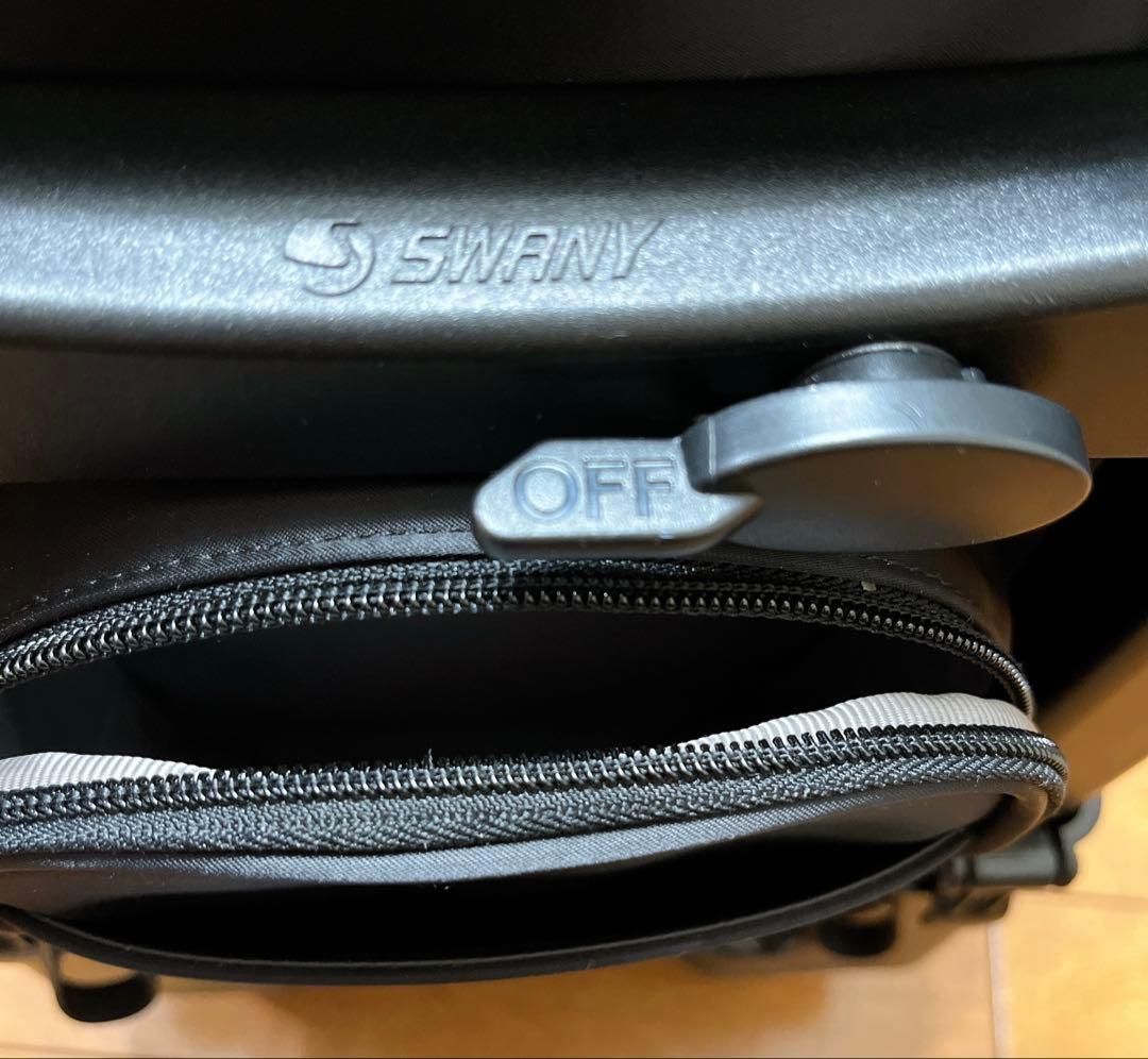 スワニー ブラック キャリーバッグ D-583 低振動・低騒音 4輪ストッパー付