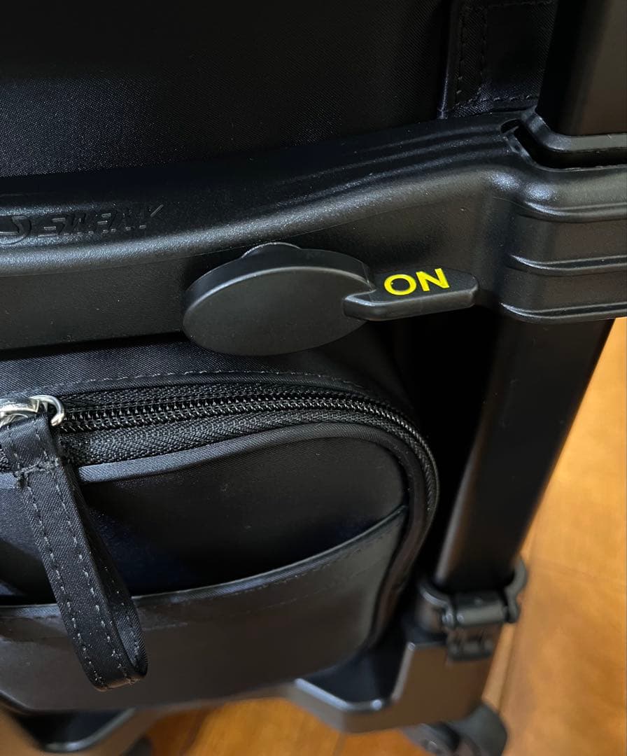 スワニー ブラック キャリーバッグ D-583 低振動・低騒音 4輪ストッパー付