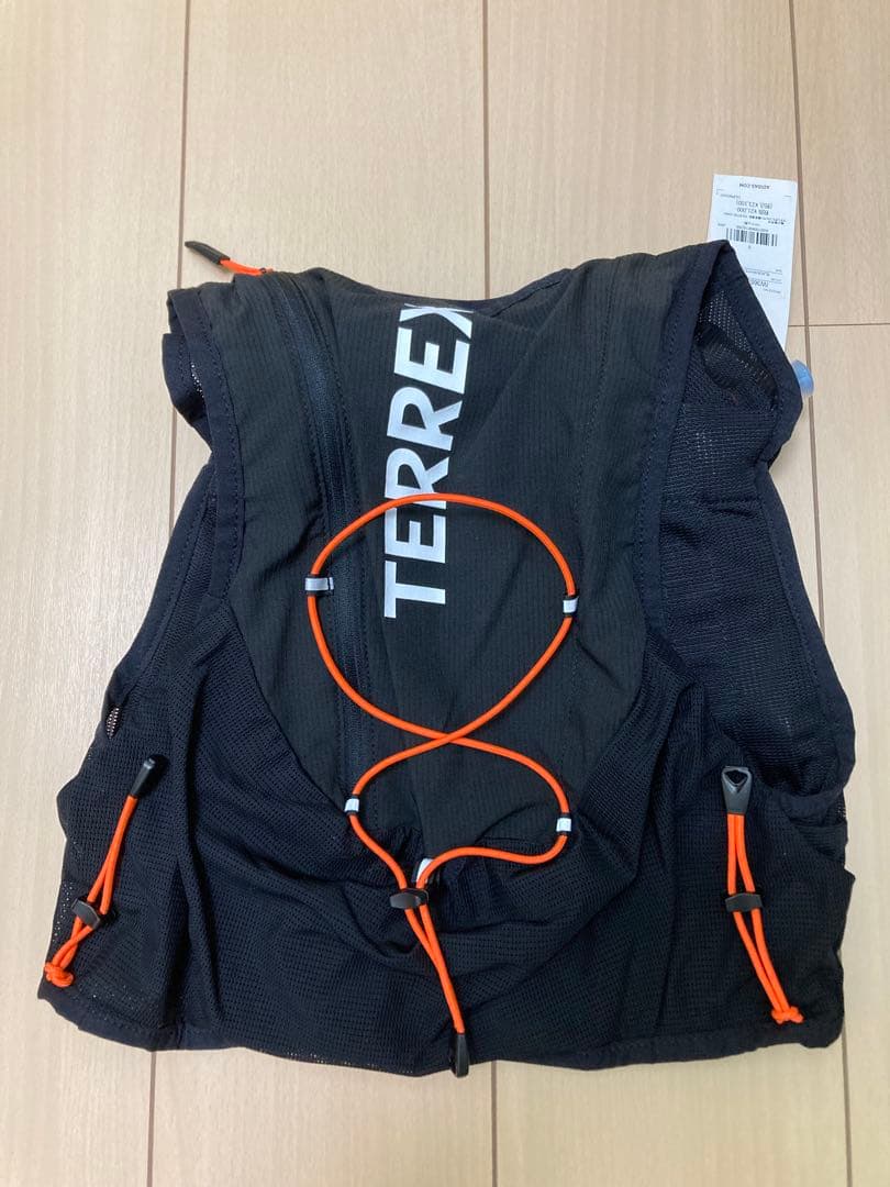 新品未使用 アディダス テックロック ベスト 12L Sサイズ