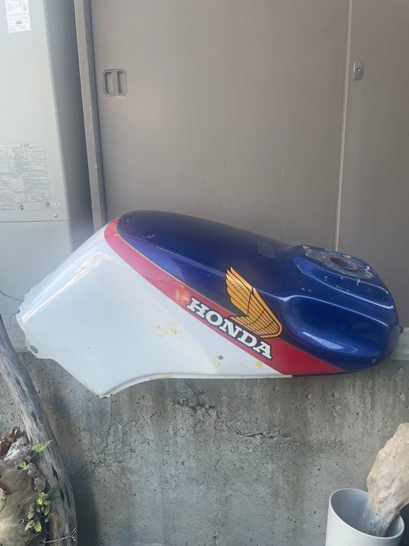 y*Ｐ様 CBR400F オリジナルタンク　純正　塗り替え無し　当時物　デカール