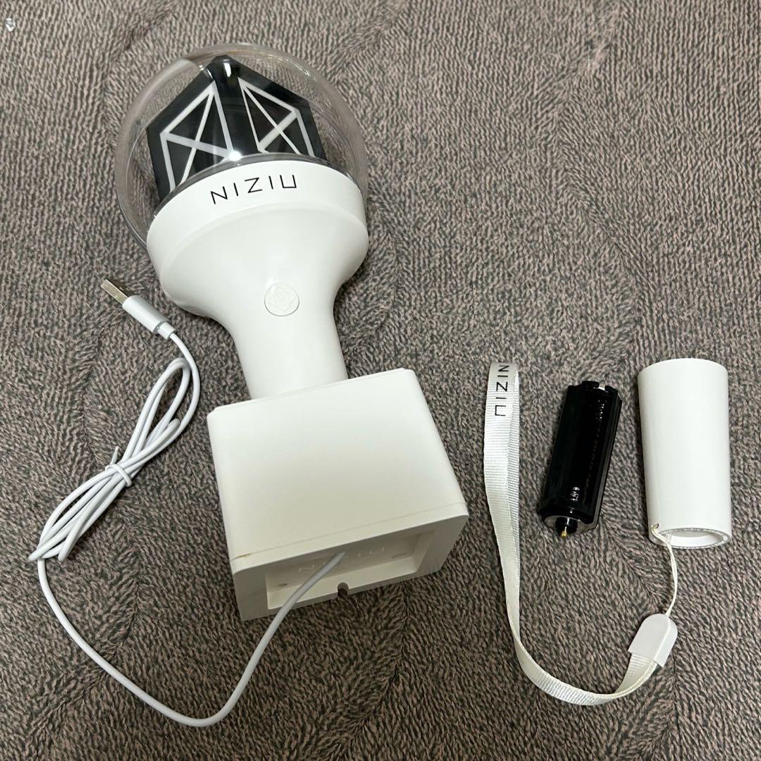 カズ様専用】売り切れ続出 NiziU オフィシャルライトスティック ペン