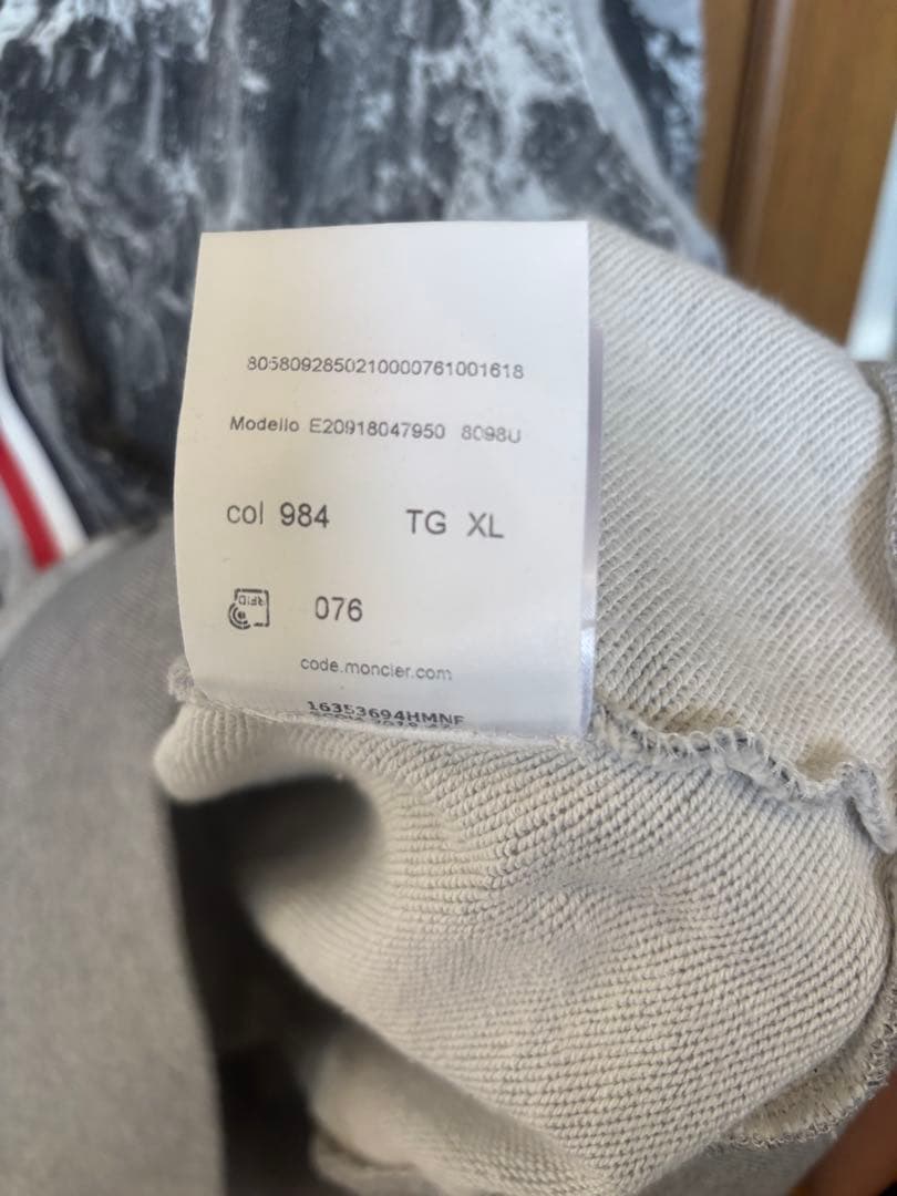 美品 MONCLER 雪山 スウェット サイズXL トリコロール 希少 袖ロゴ