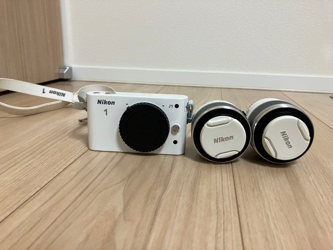 Nikon 1 J1 ダブルズームキット　ホワイト