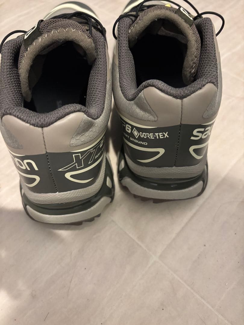 サロモン　スニーカー　23.5