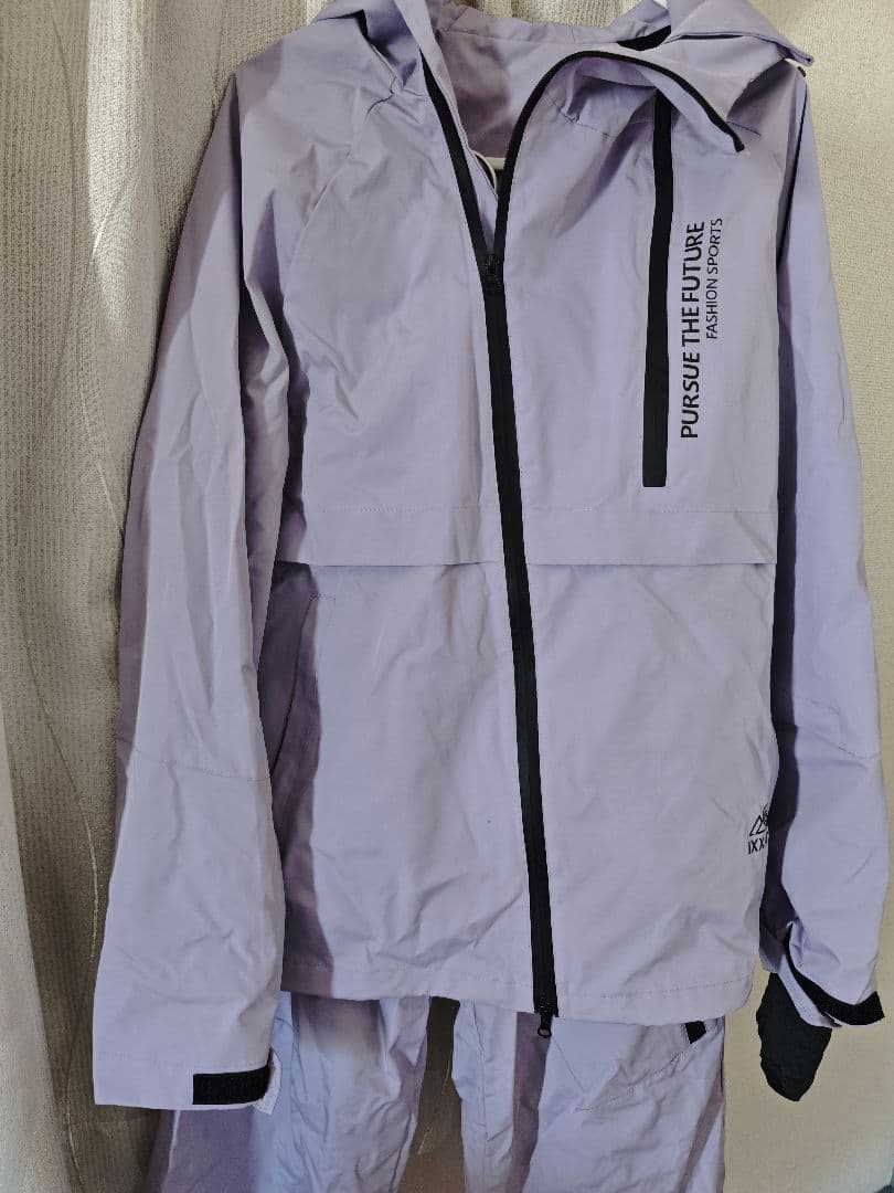 スノーボードやスキー　ウェア　レディース