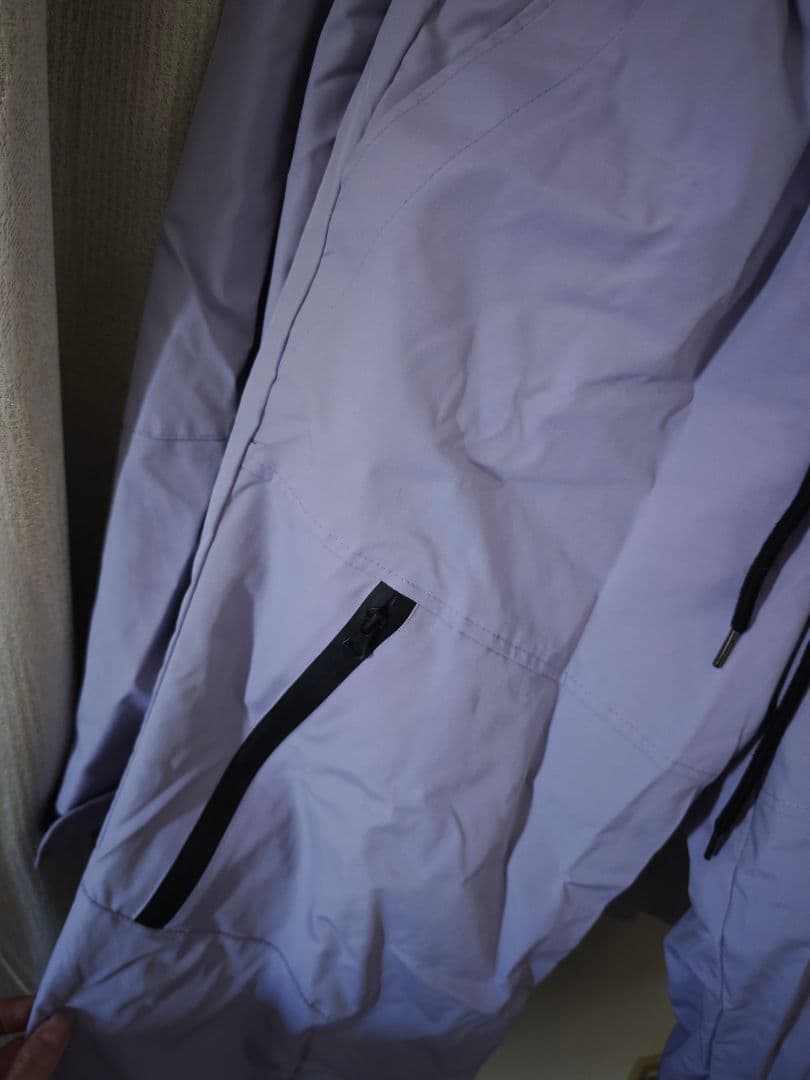 スノーボードやスキー　ウェア　レディース