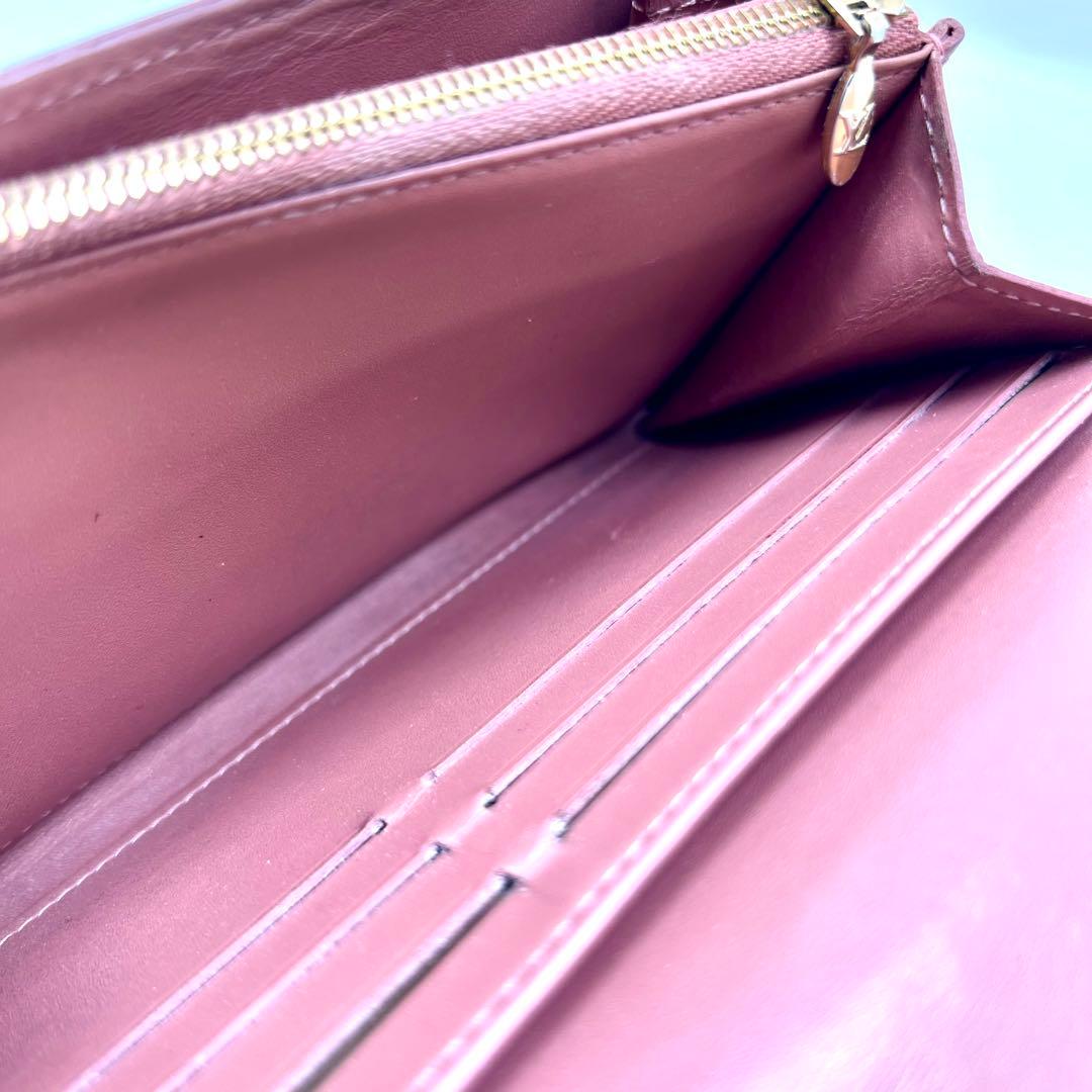 ルイヴィトン ヴェルニ イカットフラワー ポルトフォイユ サラ M90023