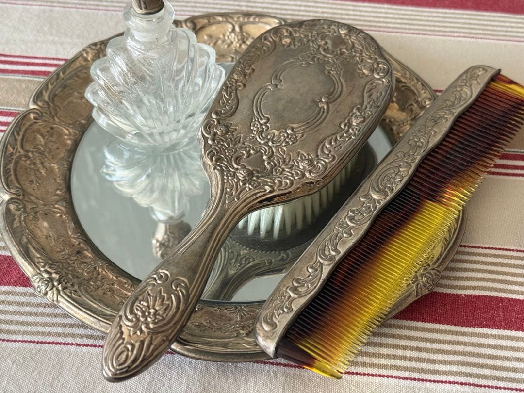 アンティーク　シルバーのバニティ5点セット