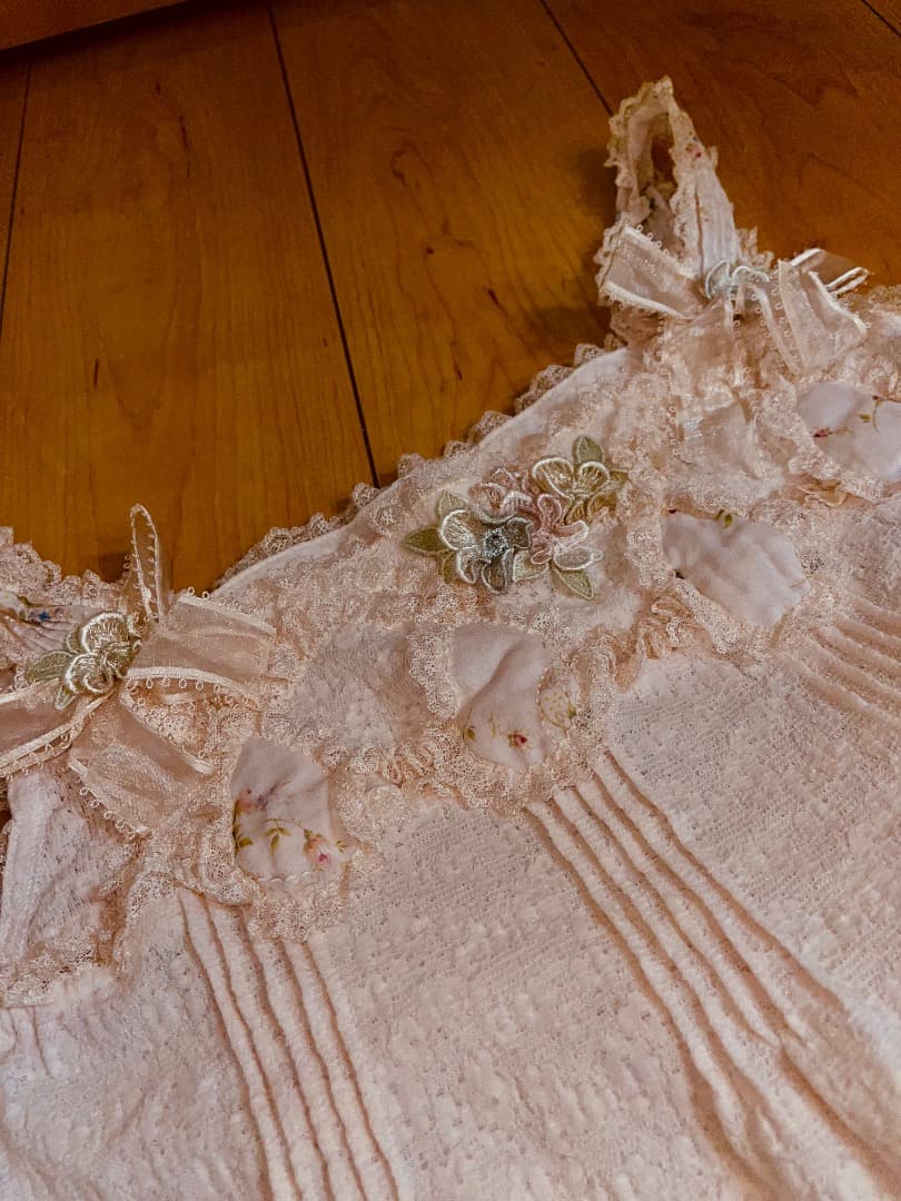 さえら、アキアカネのロマンチックなパジャマ