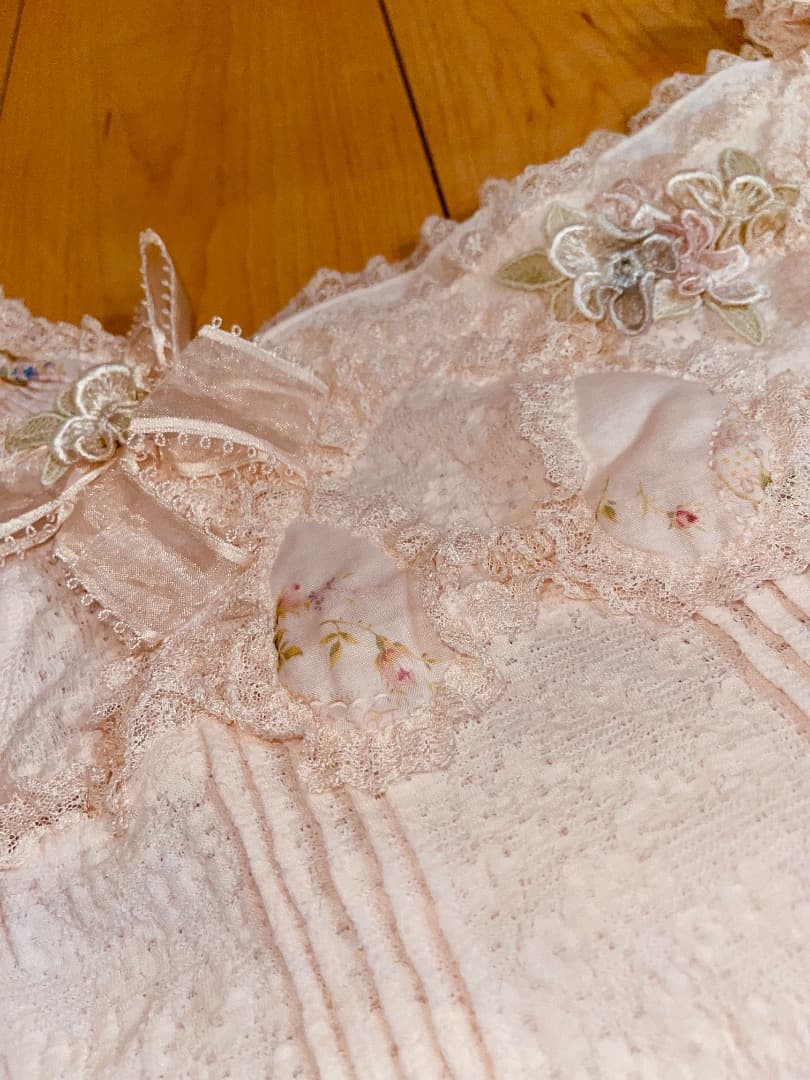 さえら、アキアカネのロマンチックなパジャマ