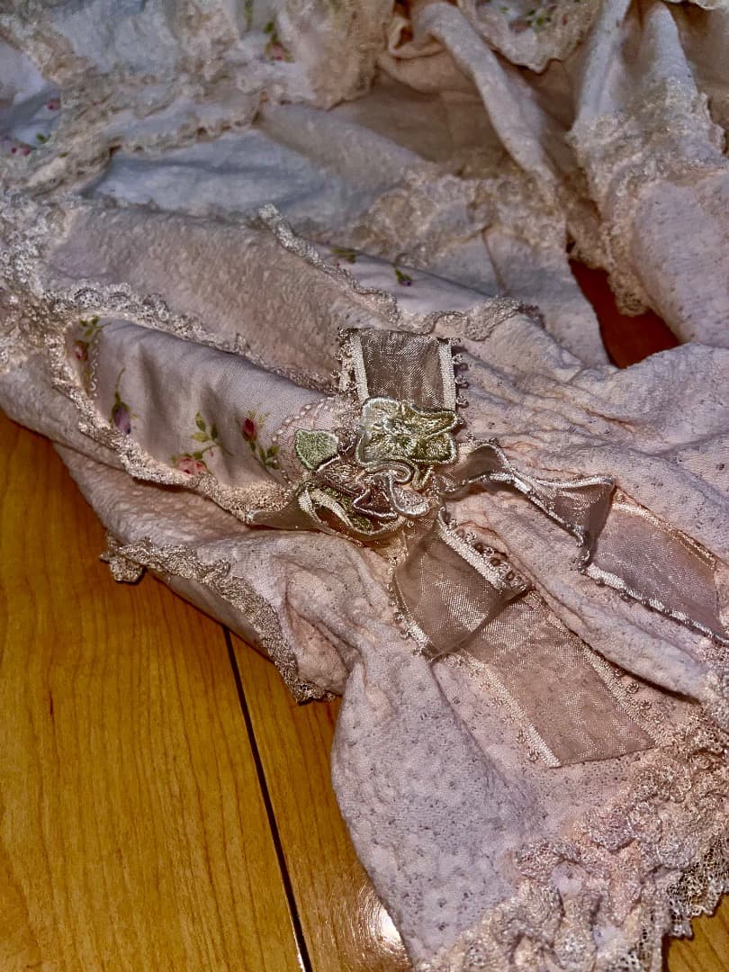 さえら、アキアカネのロマンチックなパジャマ