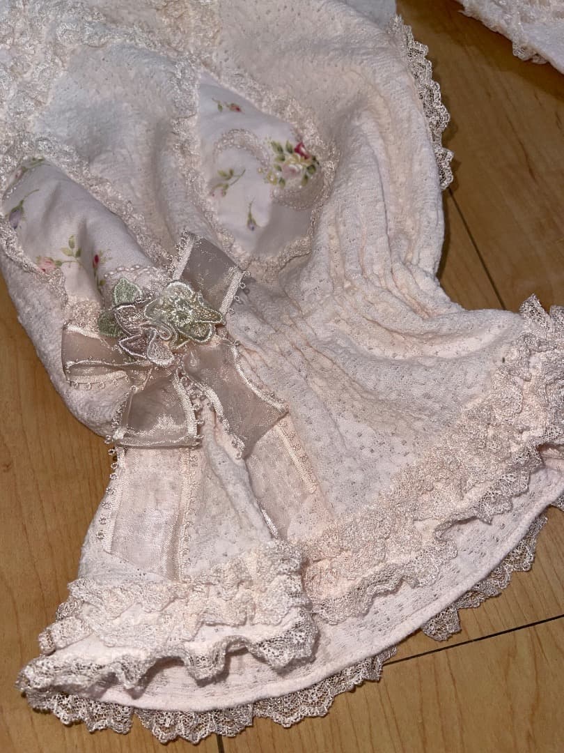 さえら、アキアカネのロマンチックなパジャマ