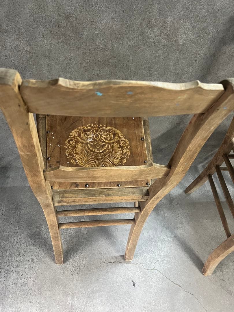 クラシックなダイニングチェア 木製 ① -1