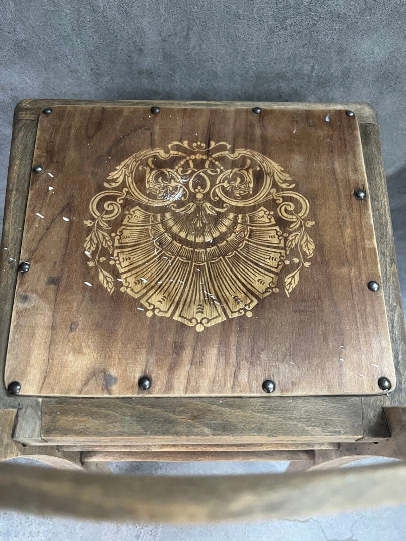 クラシックなダイニングチェア 木製 ① -1