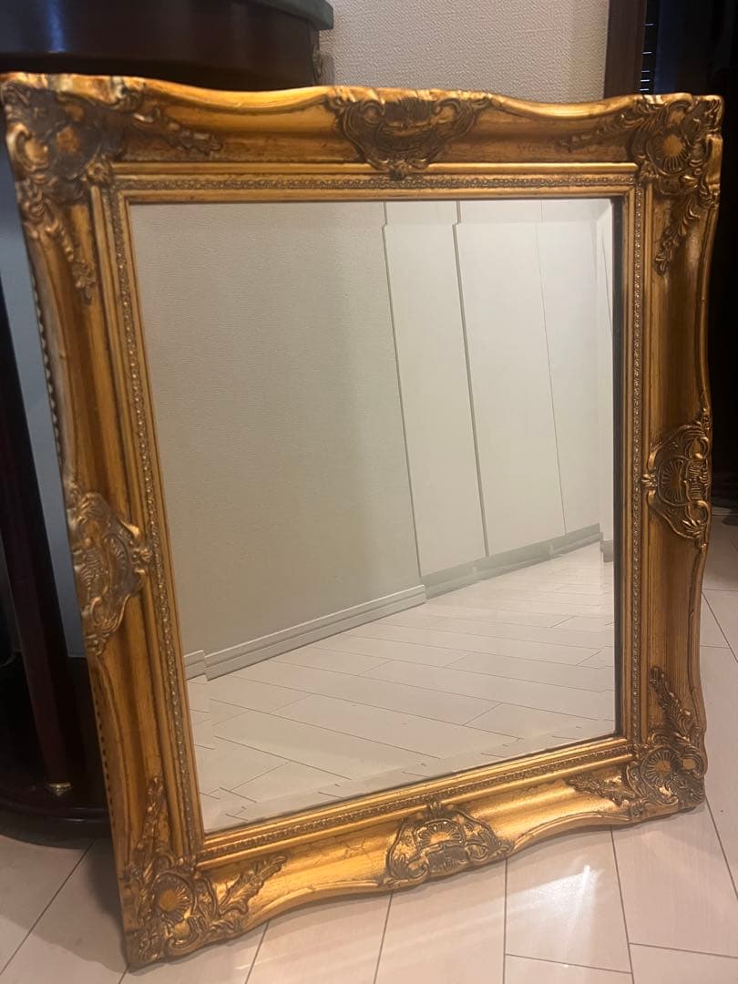 アンティーク風ゴールドフレーム壁掛け鏡