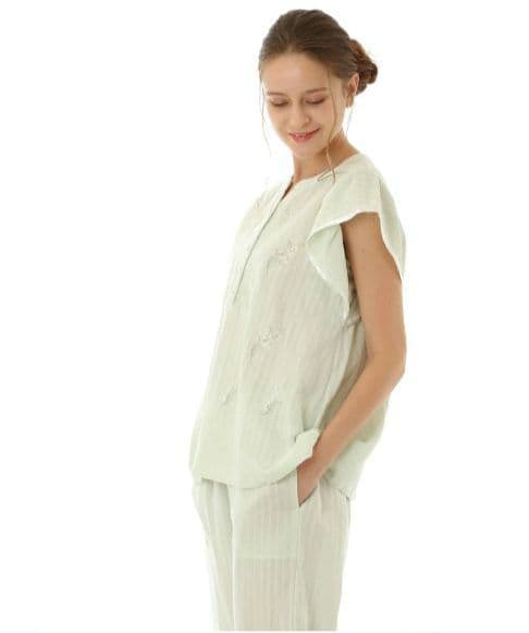 ◎新品未使用タグ付き　narue　ナルエー　パジャマ　すずらん刺繍　グリーン系