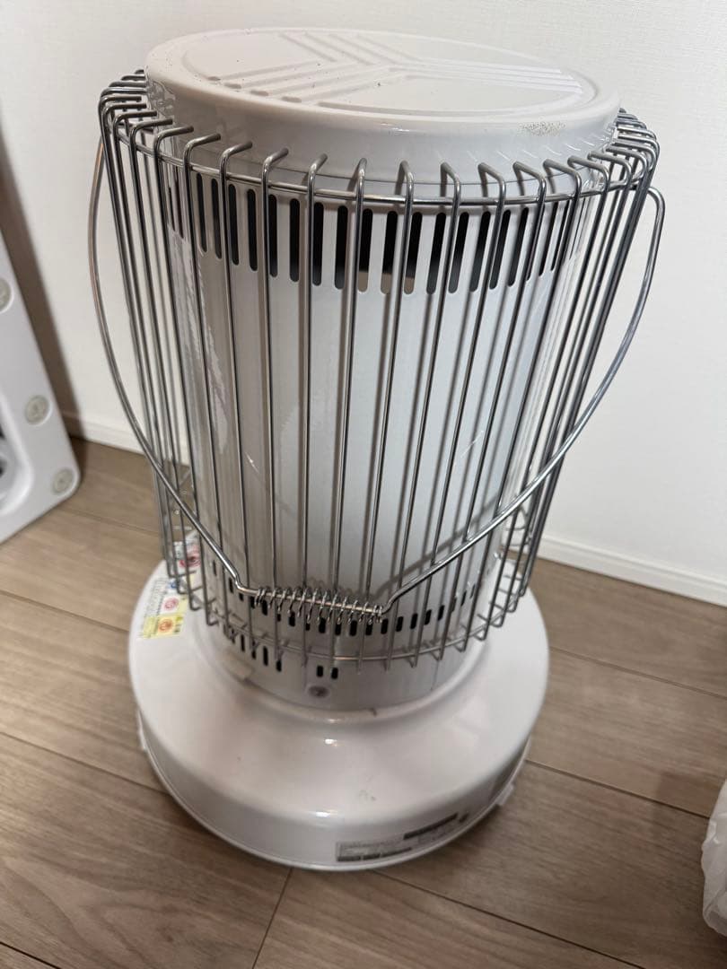 TOYOTOMI ホワイト 円筒形 ストーブ メッシュガード付き 新 発売