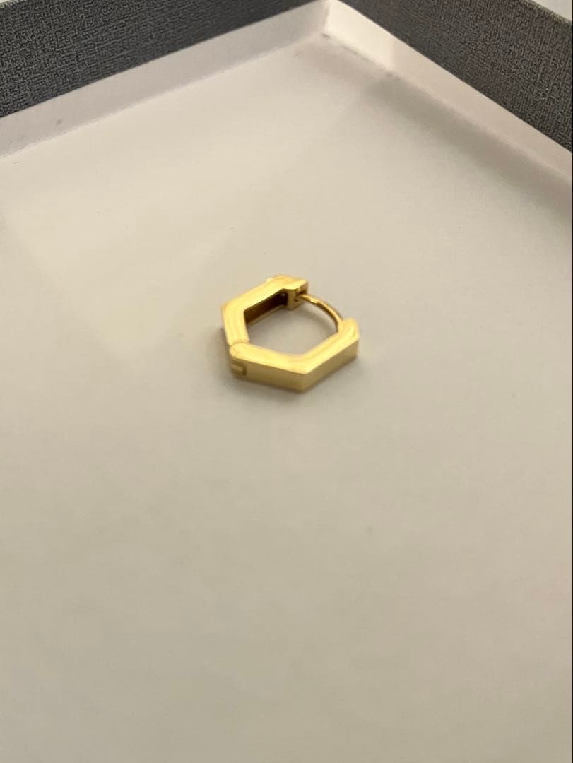 carat フープ　ピアス　18K ゴールド　片耳用　スクエア