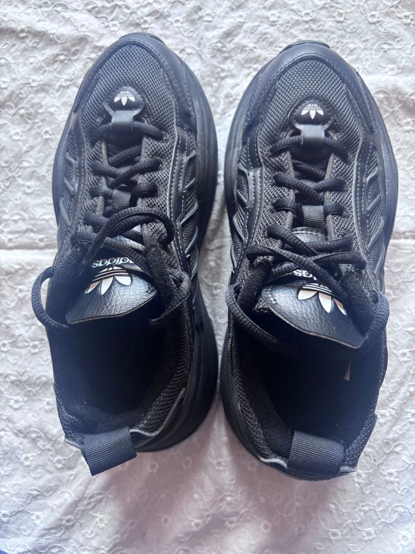 adidas オズガイア　ブラック スニーカー　23cm
