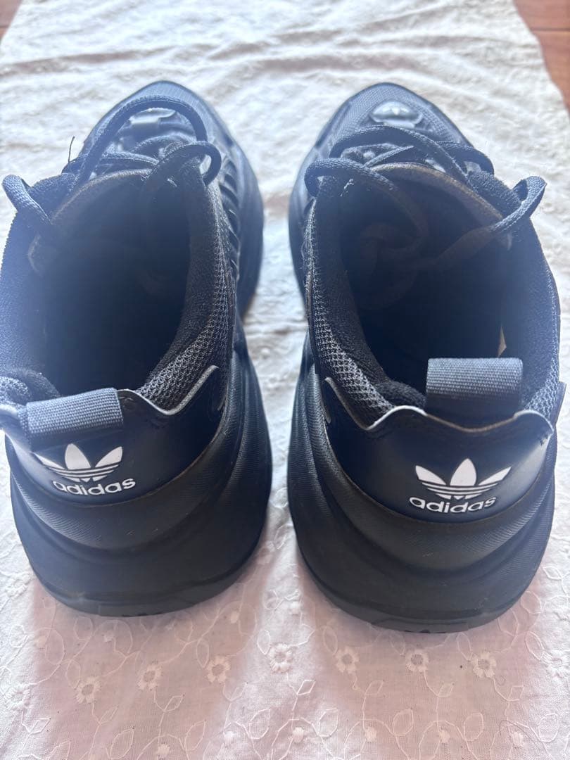 adidas オズガイア　ブラック スニーカー　23cm