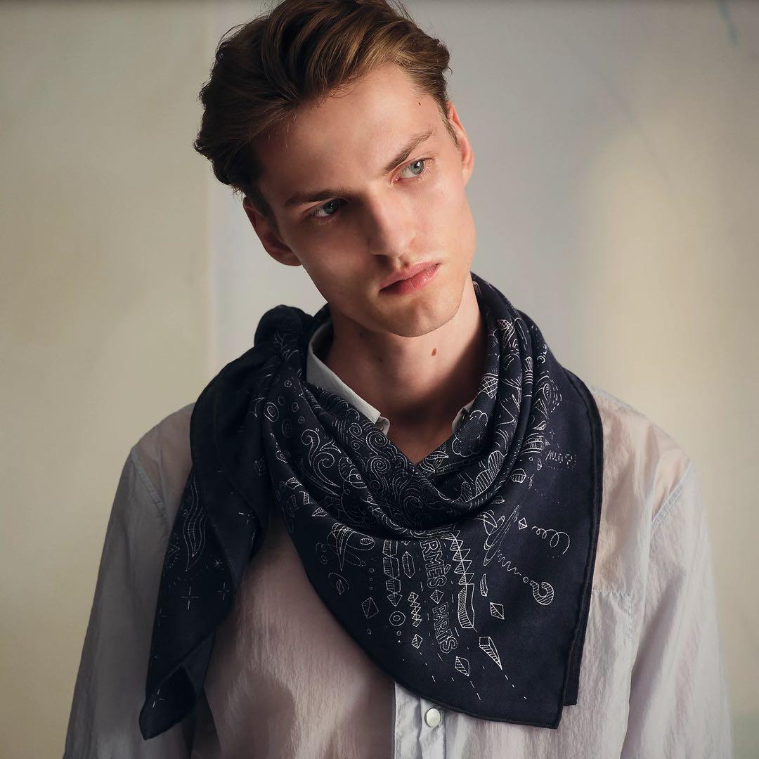 新品・未使用】エルメス カレ100 プリーズホールドザライン カシシル