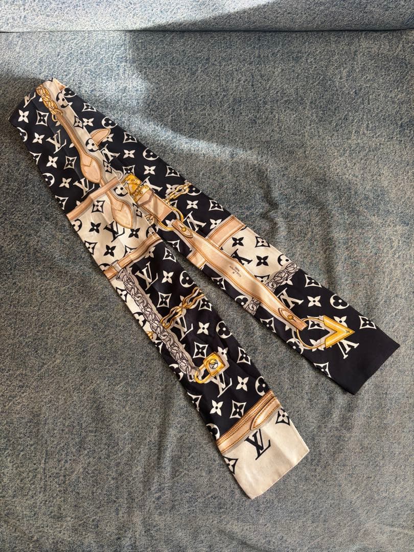 LOUIS VUITTON シルクスカーフ 黒・ベージュ