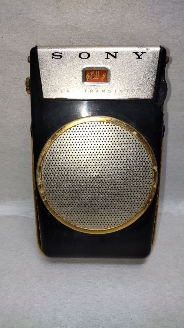 黎明期のトランジスターラジオ SONY TRー610
