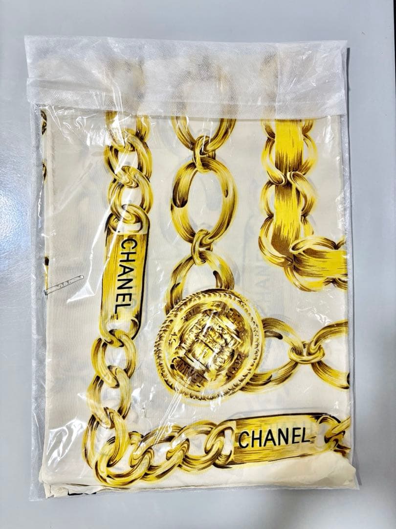 CHANEL シャネル　シルクスカーフ ココマーク チェーン