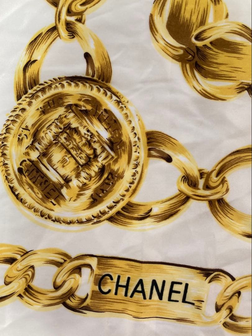 CHANEL シャネル　シルクスカーフ ココマーク チェーン