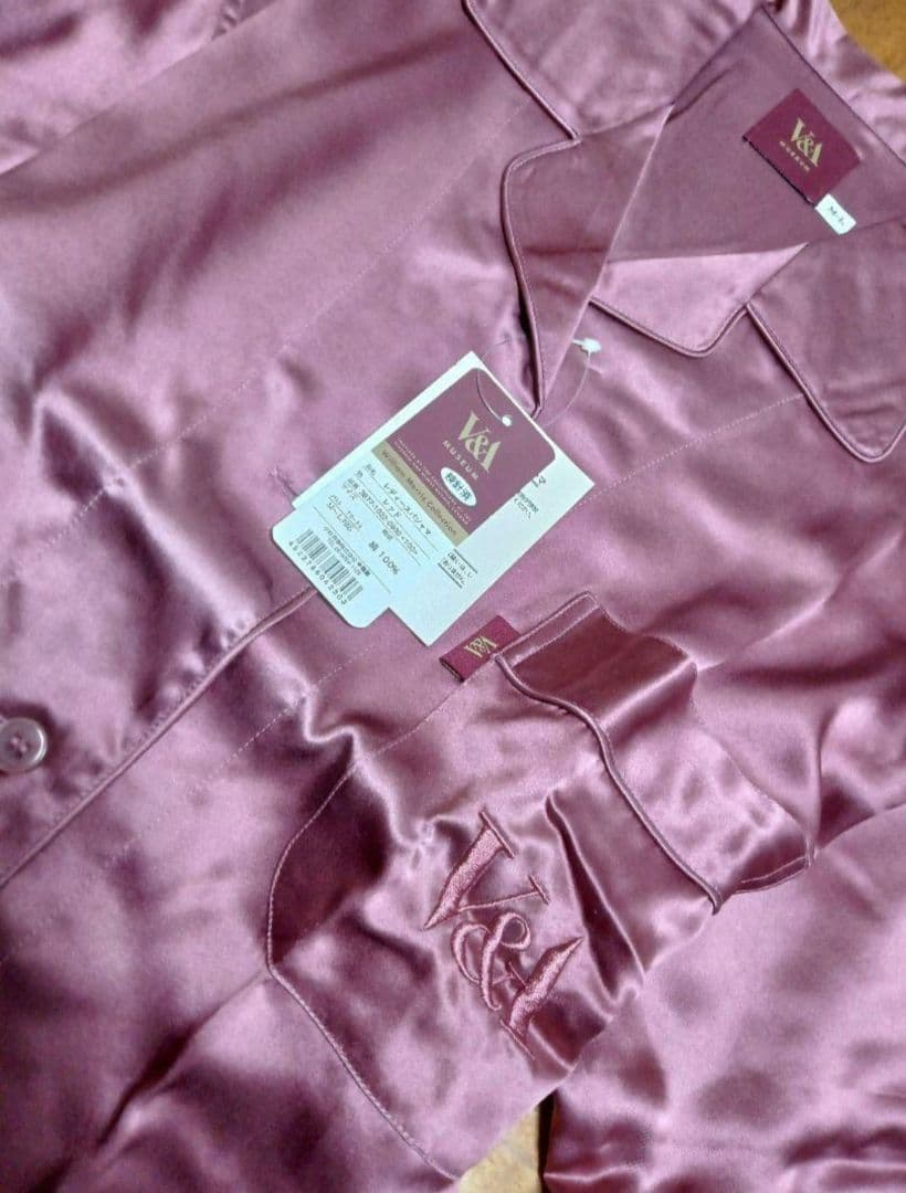 ◎新品未使用タグ付き　補強テープ付き　シルクパジャマ　V＆A　小杉　絹✨silk