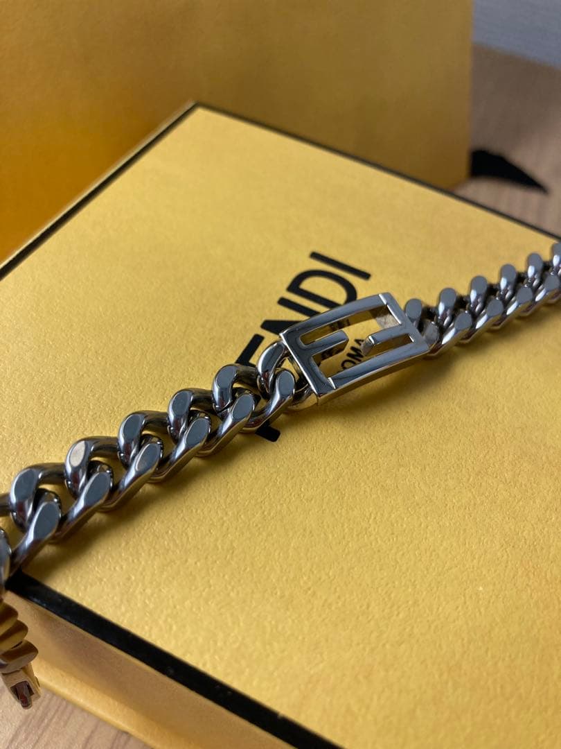 FENDI バケット　ブレスレット　M