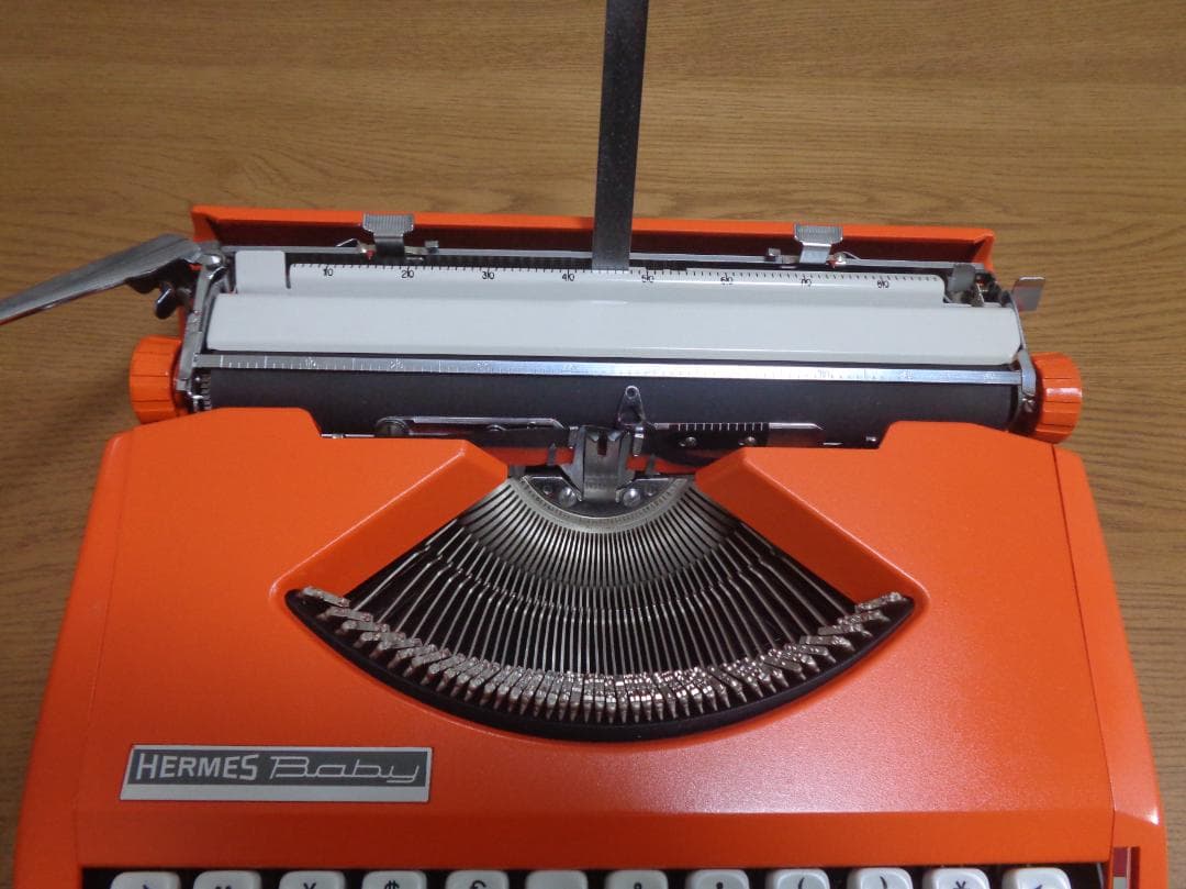 完動品　HERMES baby エルメスベイビータイプライター　オレンジカラ―