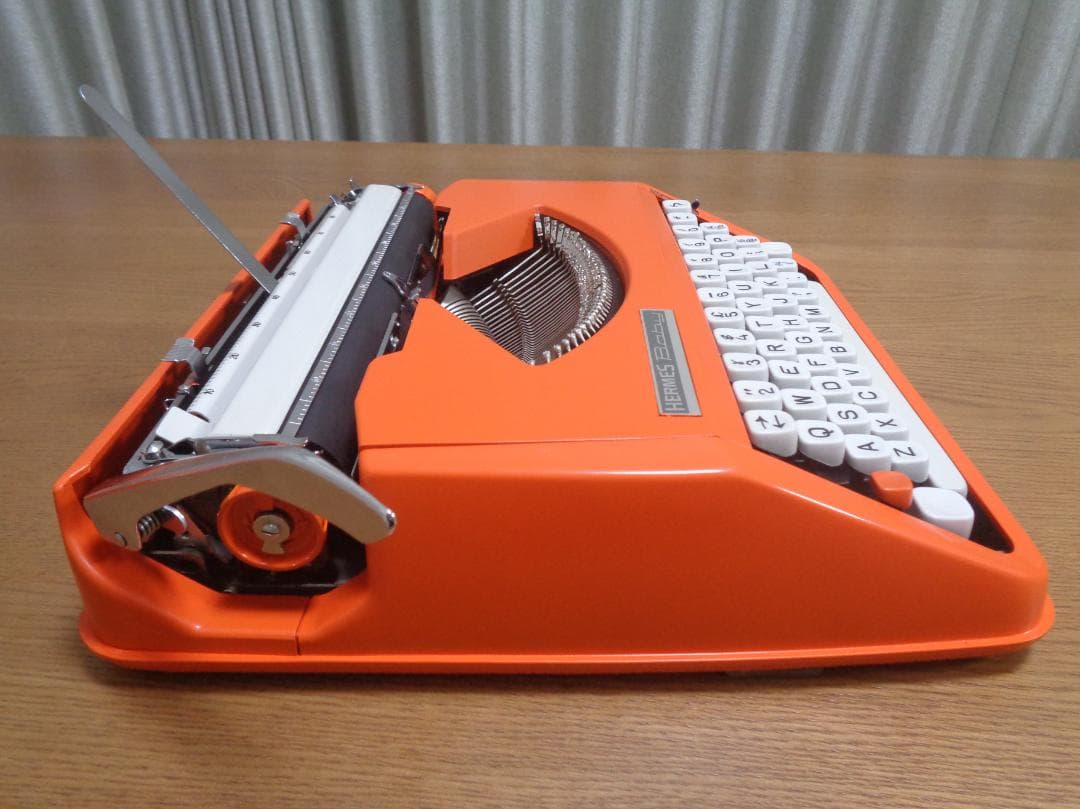完動品　HERMES baby エルメスベイビータイプライター　オレンジカラ―