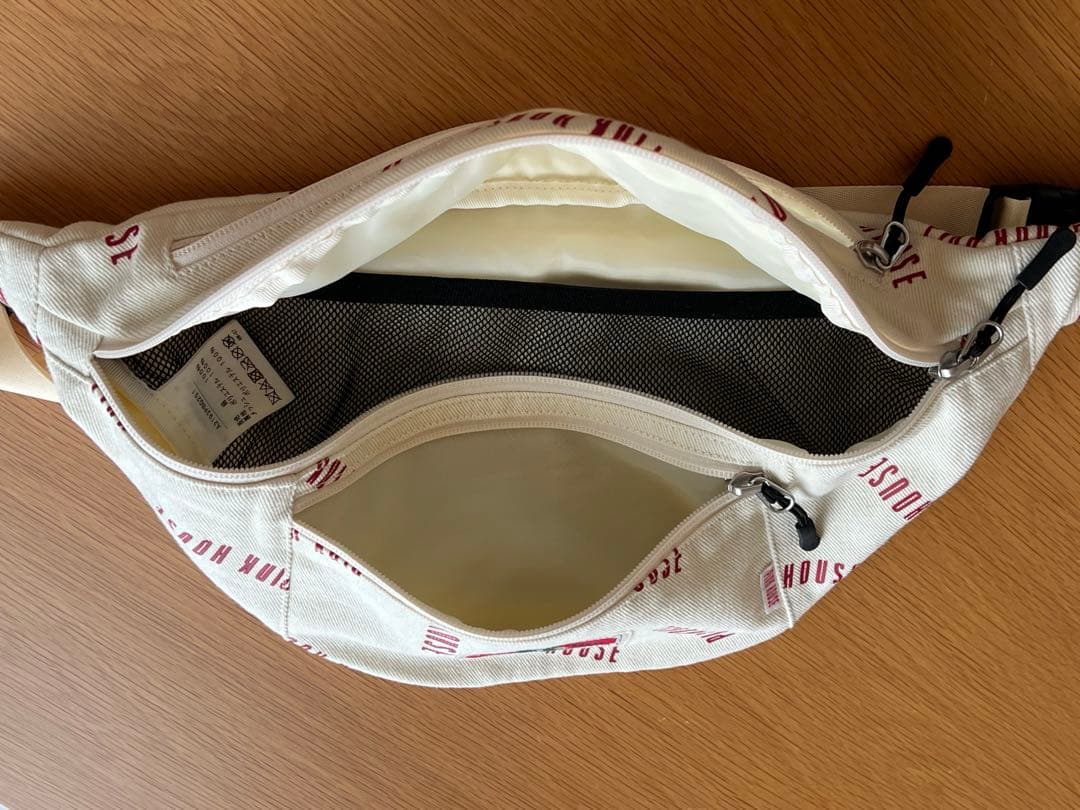 娜菩魅　4月11日　ボディバッグ　ウエストポーチ　ショルダーワッペン生成り