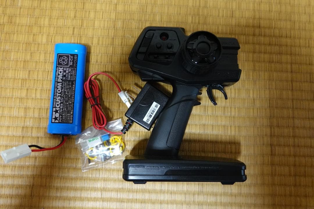 タミヤ 1/10 RCバギー「ネオスコーチャー」プロポ、バッテリー、充電器
