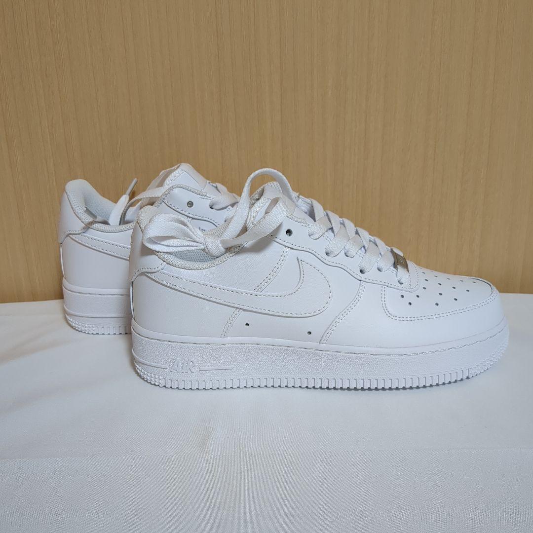 ★新品★NIKE AIR レディース ナイキスニーカー ホワイト 23cm箱付き