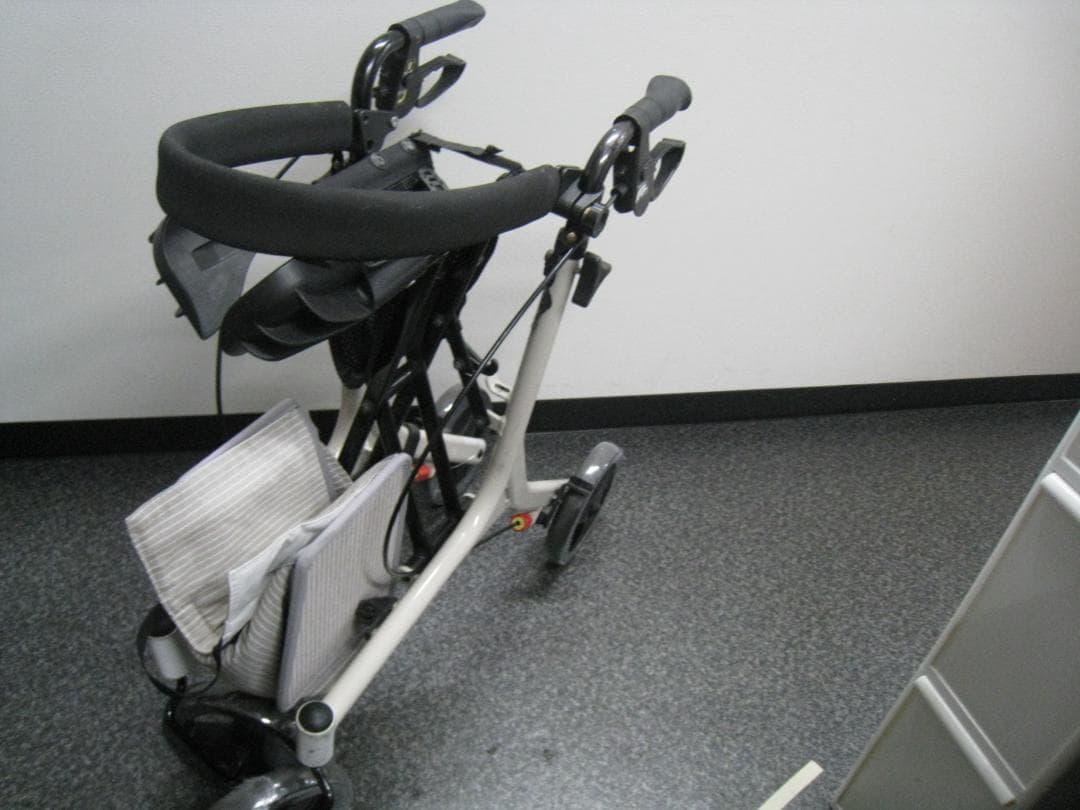 屋外用 四輪 歩行車 ショッピングターン 安寿 アロン化成 送料無料 ②