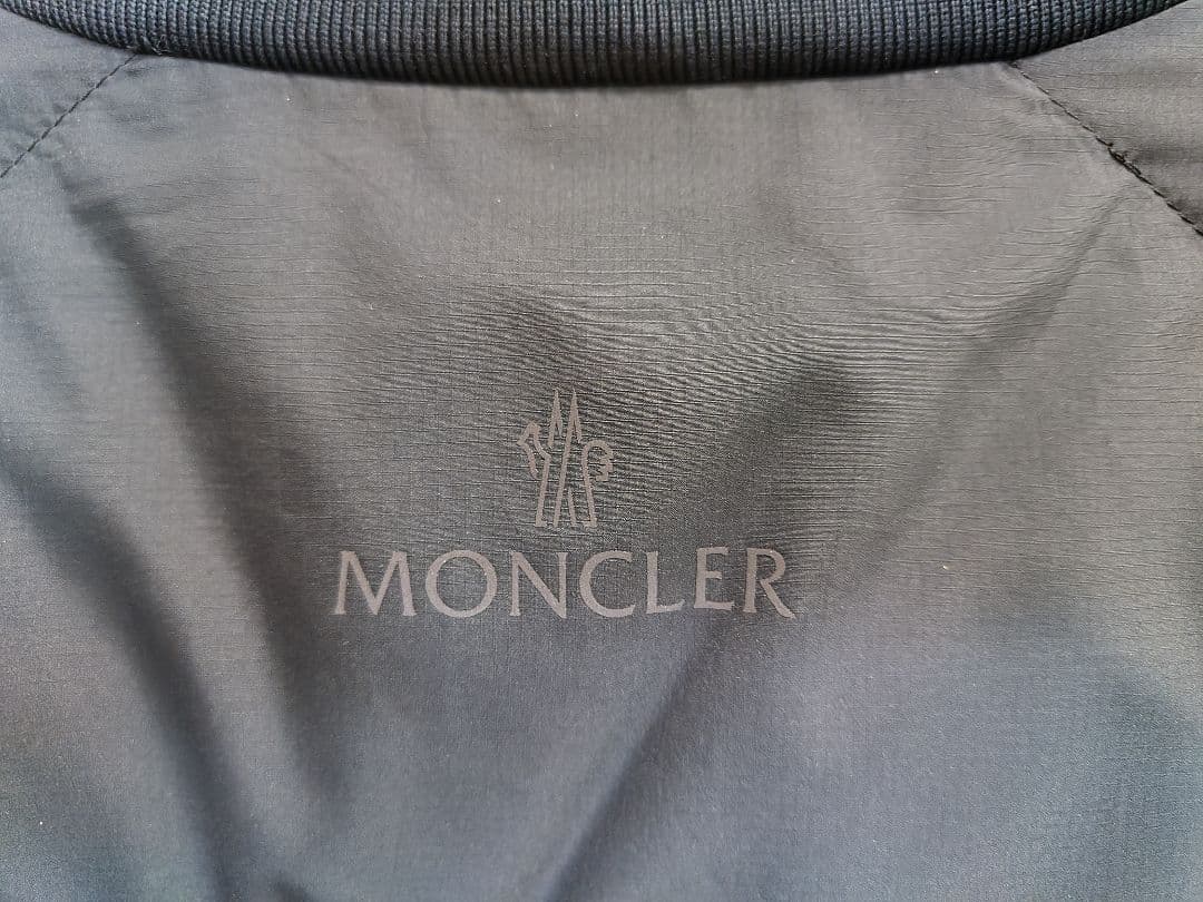 プ*ロ様 モークレール　MONCLER　ダウンジャケット　I20911A0004