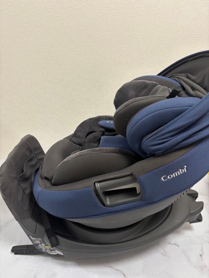 美品　コンビ　THE S ISOFIX　エッグショック　回転式　紺色