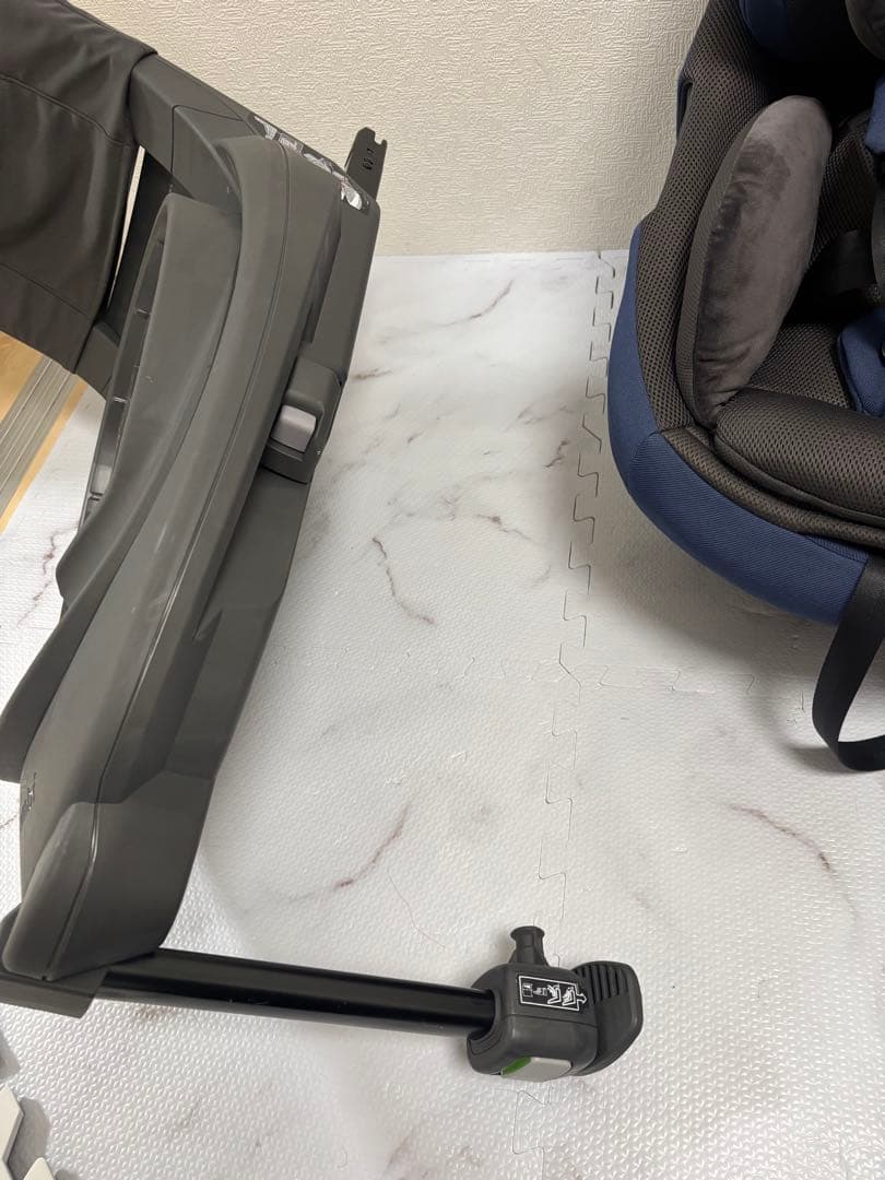 美品　コンビ　THE S ISOFIX　エッグショック　回転式　紺色