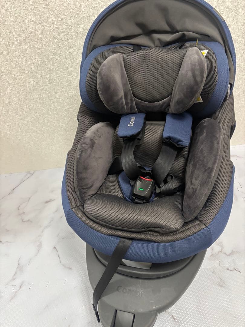 美品　コンビ　THE S ISOFIX　エッグショック　回転式　紺色
