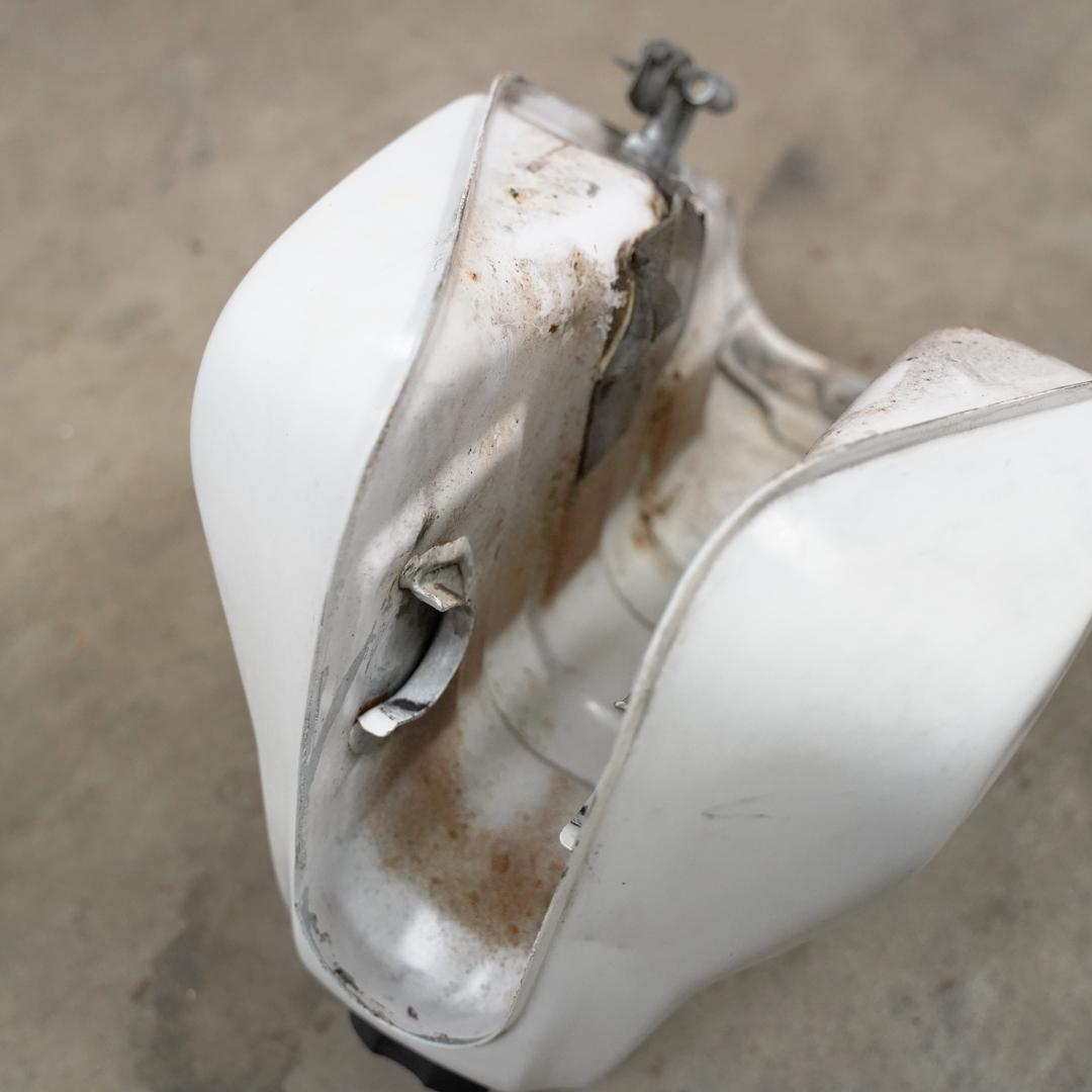 YAMAHA ヤマハ TT250R ガソリンタンク　無地　ホワイト　鍵付き