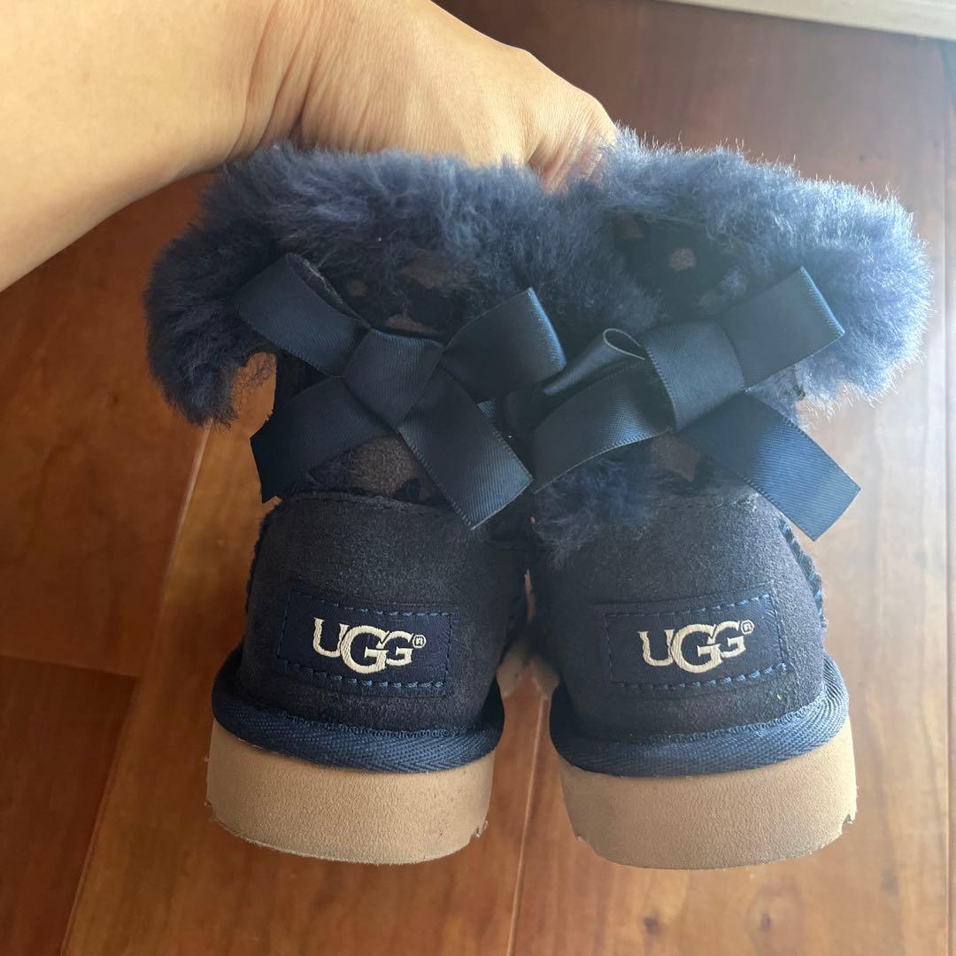 Liyoco 様 UGG ネイビー 花柄 ブーツ 16cm - メルカリ