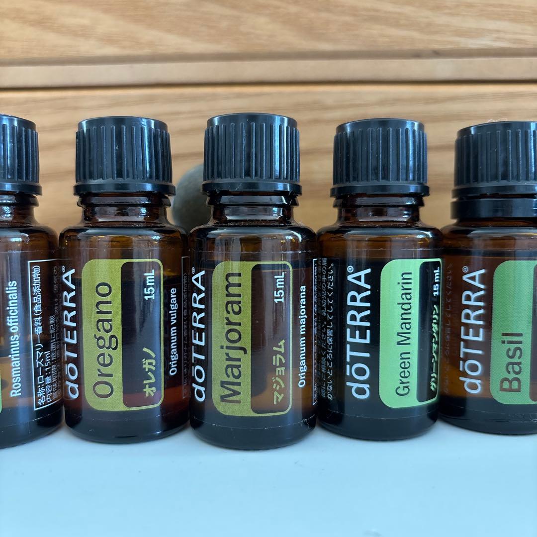 ふくふく出品です。doTERRA ディフューザーとオイル３本