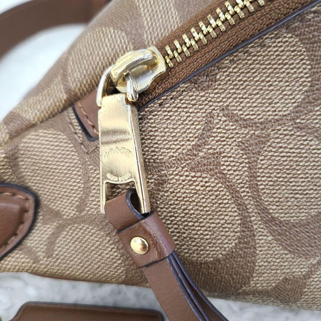 【美品】　コーチ　 ボディバッグ　PVC　シグネチャー　 ベージュ